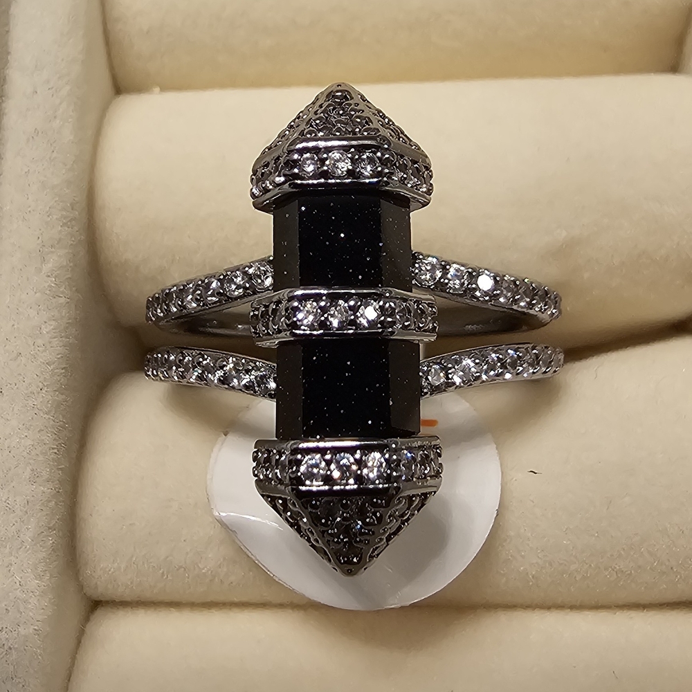 Elegant Black and Silver Women's Ring